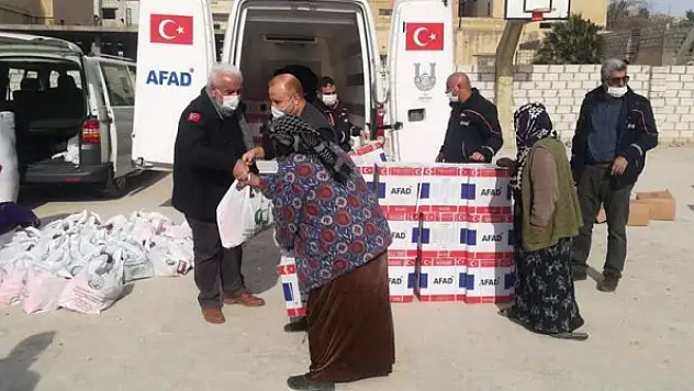 Milli Savunma Bakanlığı, Barış Pınarı bölgesindeki köylere erzak yardımı yaptı