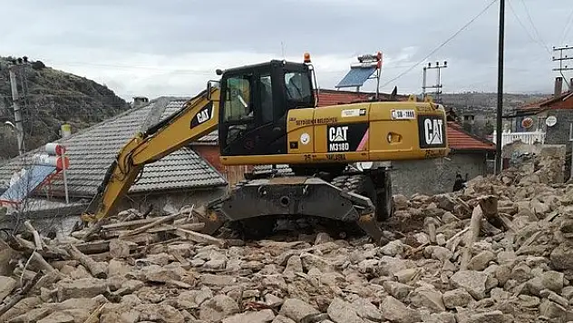 Seydişehir'de metruk binalar yıkılıyor