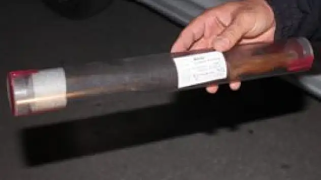 Annesi için babasını bıçakladı