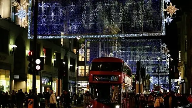 İngiltere'de hizmet sektöründe son 8 ayın en sert daralması