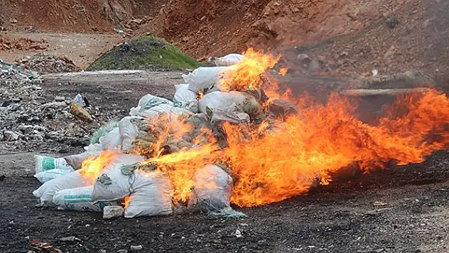 Beyşehir Gölü'nden çıkarılan hayalet ağlar yakıldı