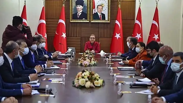 1 milyon 300 bin esnafın 13 milyar liralık kredi borcu ertelendi