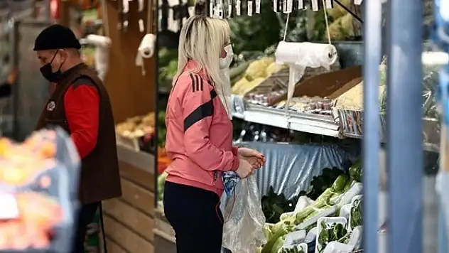 İçişleri Bakanlığı sokağa çıkma kısıtlamasında temel ihtiyaç malzemelerinin temin edilebildiğini hatırlattı