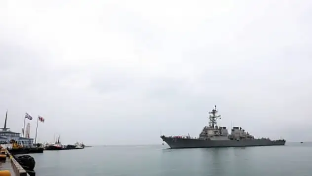 ABD savaş gemisi Batum Limanı'na demir attı