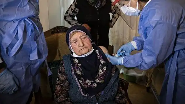 Alman medyasından Türkiye'ye aşılama övgüsü: Karmaşadan eser yok