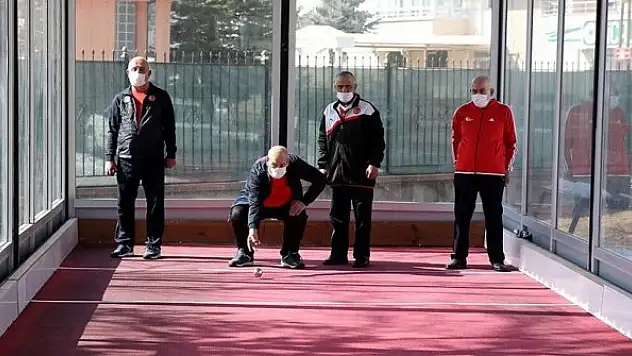 Huzurevinin çınarları salgın döneminde sosyal etkinliklerle moral buluyor