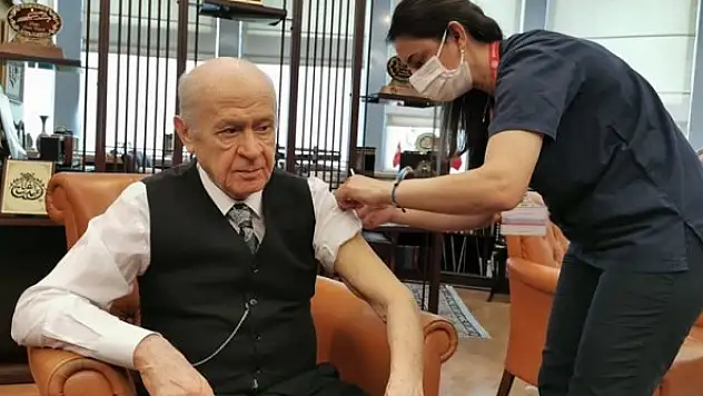 MHP Genel Başkanı Bahçeli Kovid-19 aşısının ikinci dozunu yaptırdı