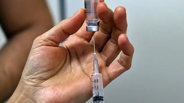 Kovid-19 aşısı salgınla mücadele eden sağlıkçılara güç verdi