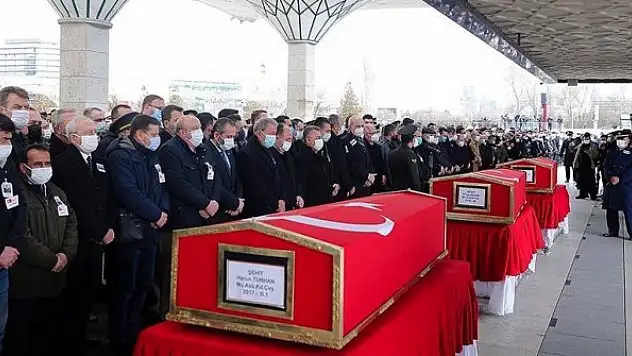 Pençe Kartal-2 Harekatında şehit olan askerler son yolculuklarına uğurlandı