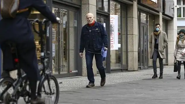 Almanya'da bir günde koronavirüsten 556 can kaybı