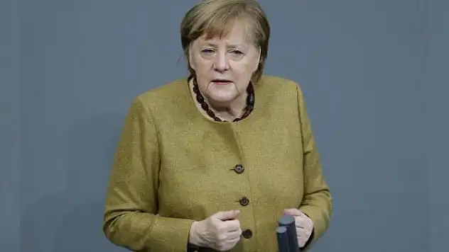 Merkel: Irkçılık bir zehirdir