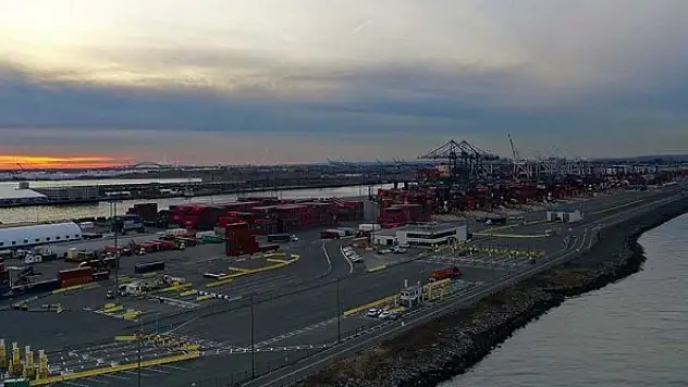 Üç kıtanın ortasındaki Türkiye lojistik açıdan öne çıkıyor