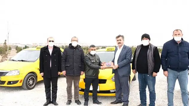 Şoförler Odasından duyarlı şoföre ödül