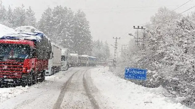 Tunceli-Erzincan kara yolunda ulaşım durdu