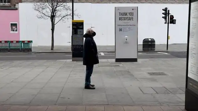 İngiltere'de son 24 saatte 738 can kaybı