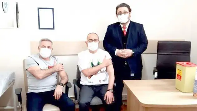 Kaymakam Çelik ve Başkan Kavuş aşı oldu