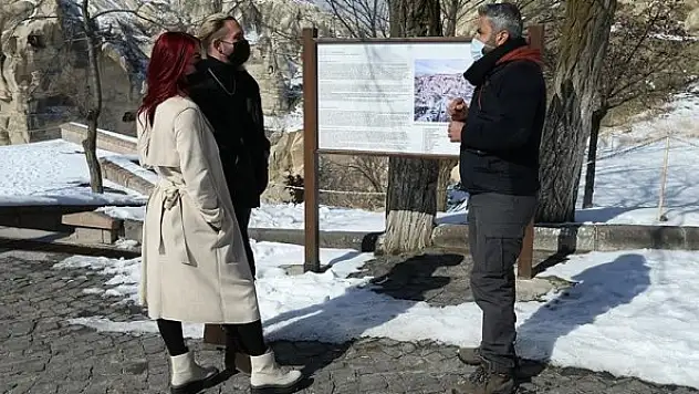 Kovid-19 salgınından olumsuz etkilenen turist rehberleri eski günlerini özlüyor