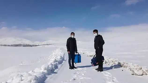 Van'da zorlu kış şartlarına rağmen aşı çalışmaları sürüyor