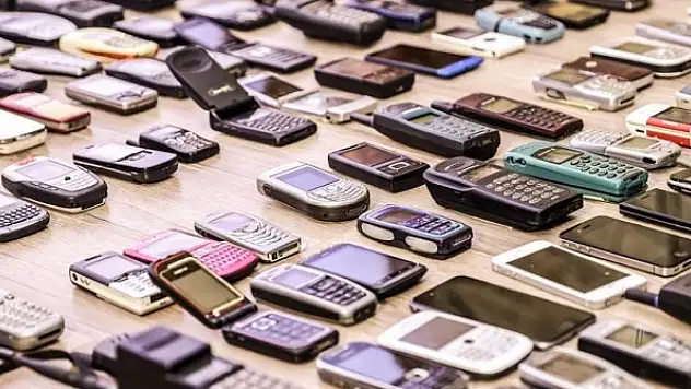 Cep telefonları 27 yılda hayatın merkezine yerleşti