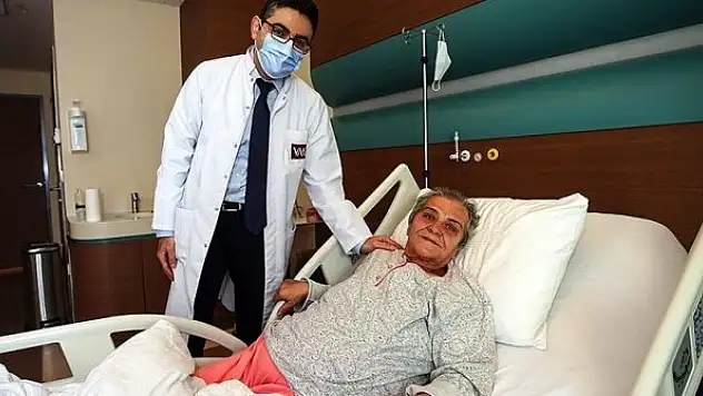 65 yaşındaki kadının karnından 10 kilogramlık kitle çıkarıldı