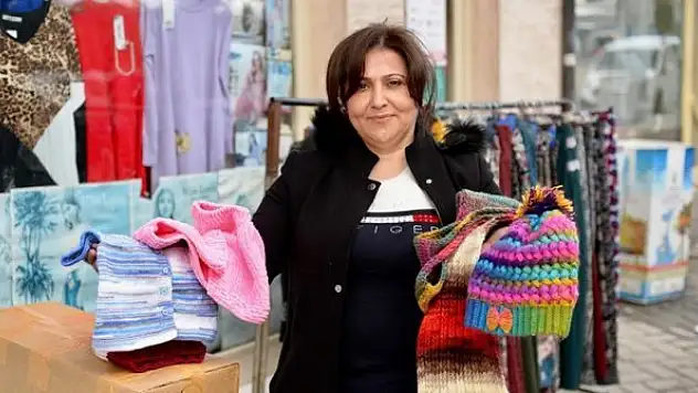 Kadınların ördüğü giysiler kimsesiz çocukları ısıtacak
