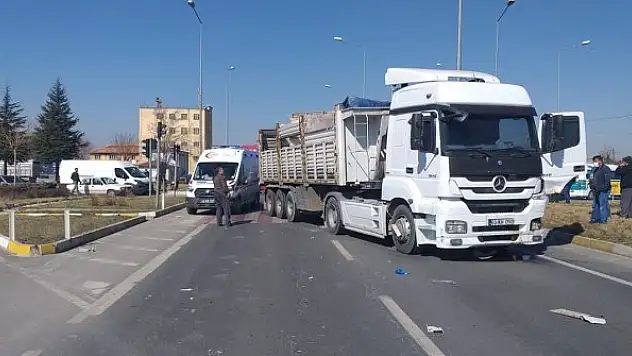 Konya'da tır, tarım aracına çarptı: 1 yaralı