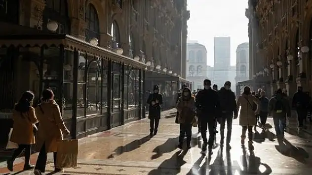 İtalya'da son 24 saatte 18 bin 916 yeni vaka