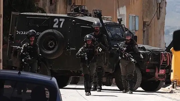 İsrail güçleri 22 Filistinliyi gözaltına aldı