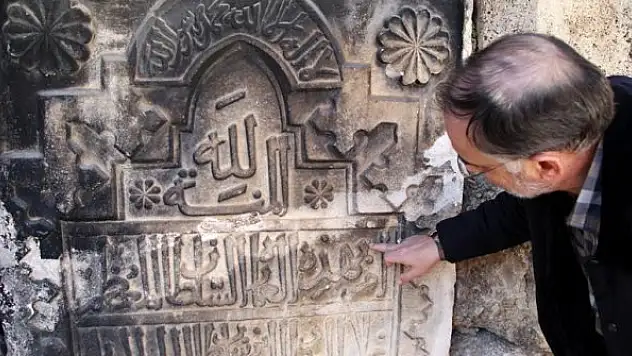 İzzettin Keykavus'un yaptırdığı iki  fetih kitabesi Antalya'da bulundu