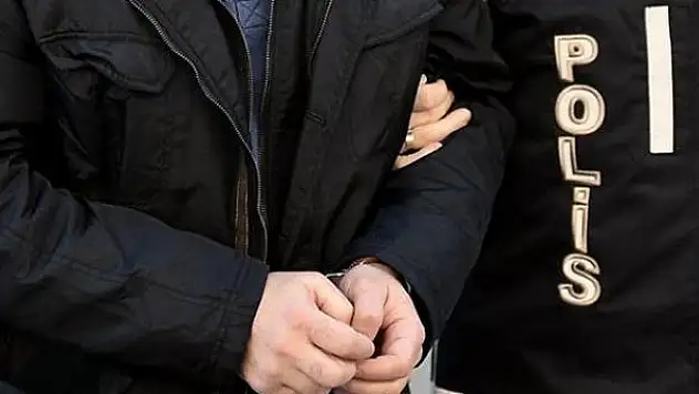 Çiğ köfte acılı olduğu için çalışanı darp eden şüpheli tutuklandı