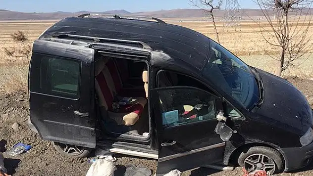 Ankara-Konya kara yolunda hafif ticari araç yoldan çıktı