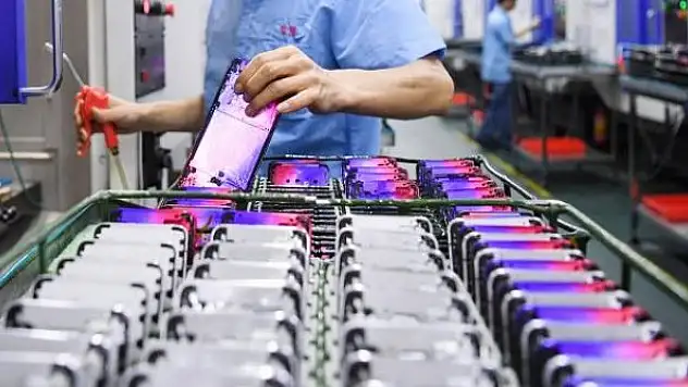 Bakan Varank açıkladı akıllı telefon test üretimi başladı