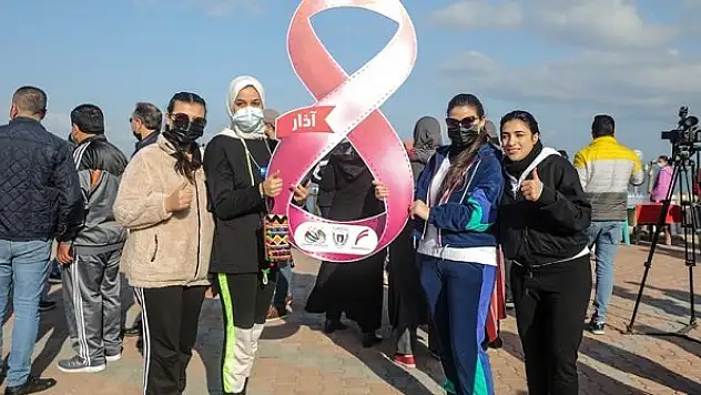 Gazze'de kadınlar Dünya Kadınlar Günü'nde 'Kendinden Emin Adımlar' sloganıyla yürüdü