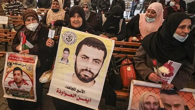 Gazze'de Filistinliler, İsrail hapishanelerinde tutuklu kadınlar için dayanışma gösterisi düzenledi