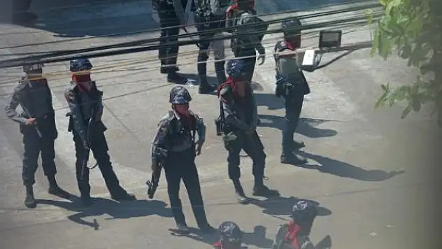 Myanmar güvenlik güçleri Yangon'daki kuşatmayı kaldırdı