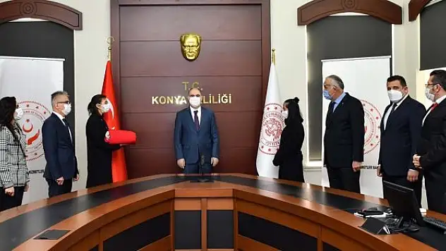 Çanakkale'de 18 Mart'ta göndere çekilecek ay yıldızlı bayrak Konya'dan yola çıkarıldı