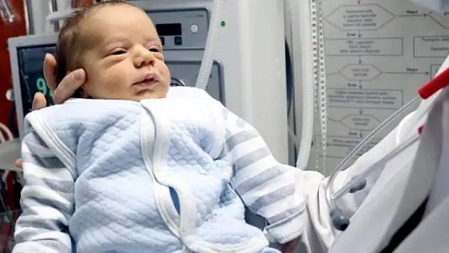 Kovid-19'dan yattığı hastanede ikinci bebeğini dünyaya getirdi