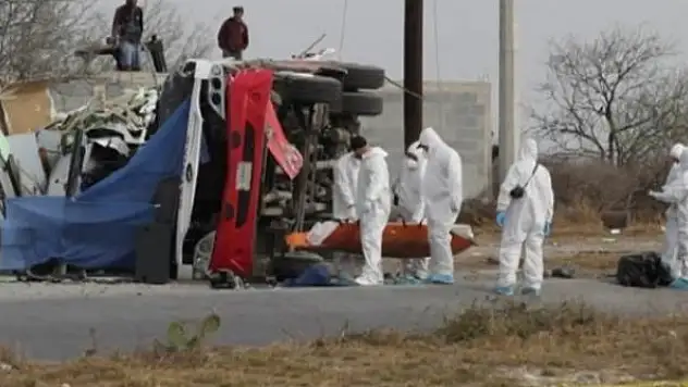 Meksika'da akaryakıt tankeri ile kamyon çarpıştı: 11 ölü