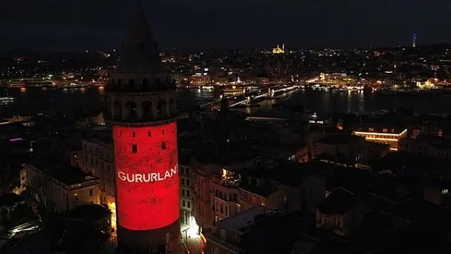 İstiklal Marşı'nın 100. yılına özel Galata Kulesi'nde ışık gösterisi bu akşam da yapılacak