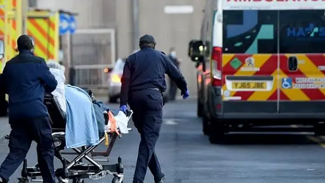 İngiltere'ye sonbahar uyarısı: Yeni virüs dalgası gelecek