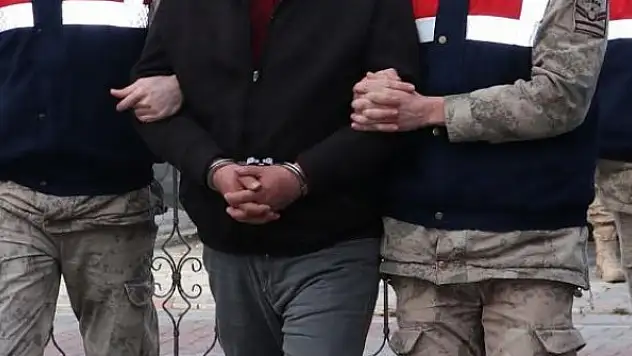 İzmir'de FETÖ operasyonu: 18 tutuklama