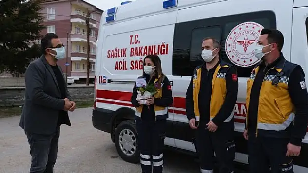 Beyşehir'de sağlık çalışanlarına belediyeden çiçek