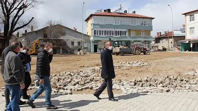 Yalıyühük'te Cumhuriyet Meydanı çevre düzenlemesi inşaatı başladı