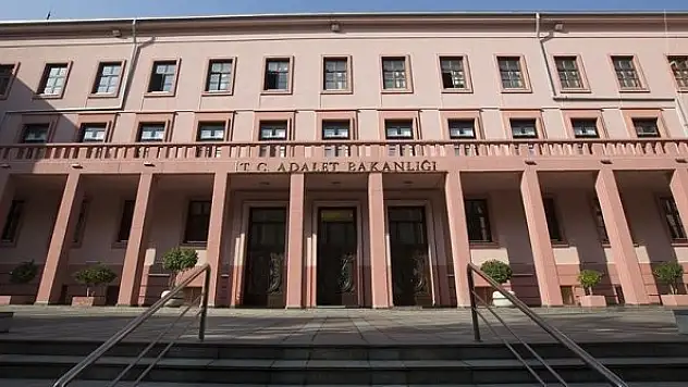 Adalet Bakanlığı, 10 işaret dili tercümanı istihdam edecek