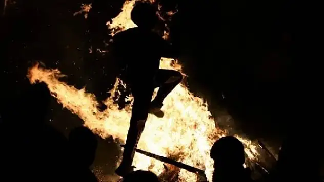 İran'da 'Çarşamba Suri' kutlamaları: 6 kişi ölü, 331 kişi yaralı