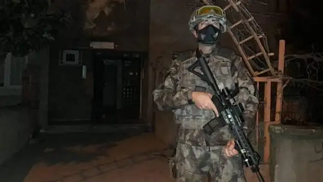 İstanbul'da silahlı suç örgütüne operasyon: Çok sayıda şüpheli gözaltında