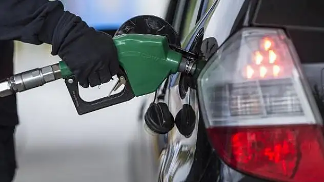 Akaryakıtta tavan fiyat uygulaması iki ay sürecek