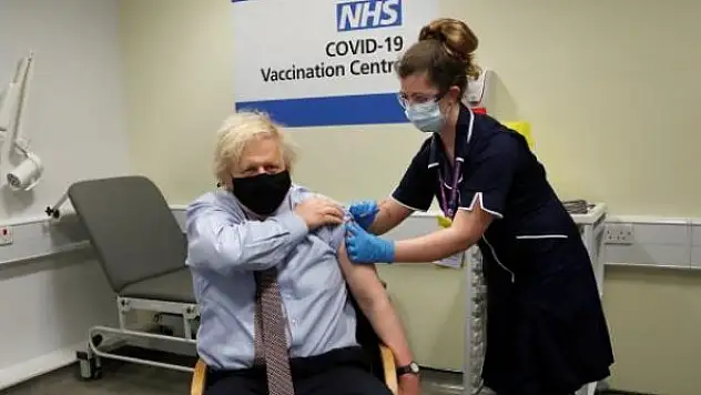 İngiltere Başbakanı Johnson, AstraZeneca aşısını yaptırdı