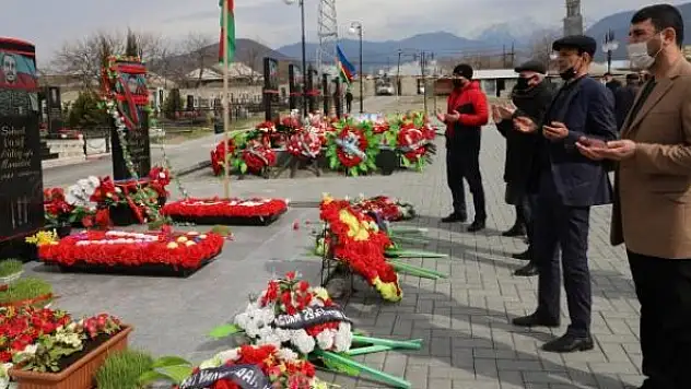 Azerbaycanlılar Nevruz'da şehitlikleri ziyaret etti