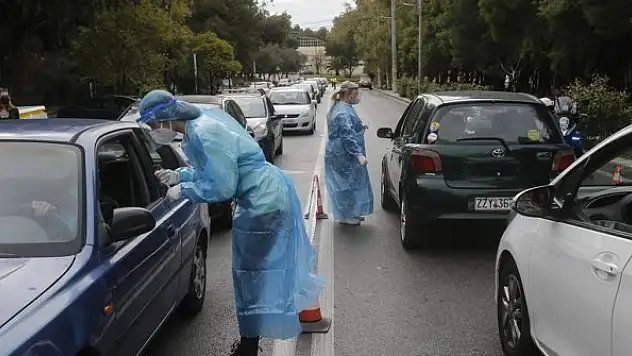 Doktorların Kovid-19'la mücadeleye katılması için 'seferberlik' ilanı